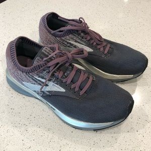 women’s brooks running shoes